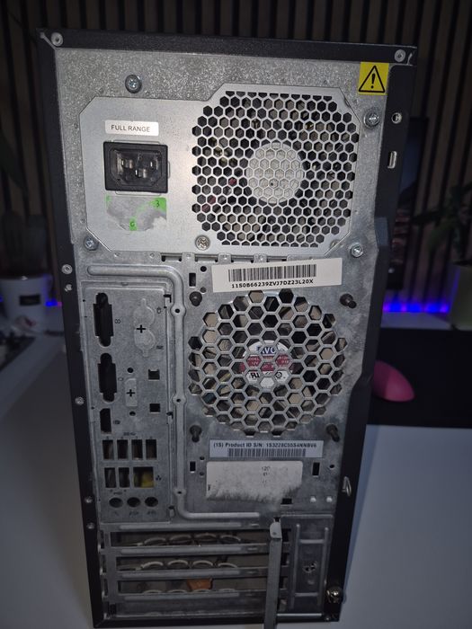 Компютърна кутия Lenovo със захранване