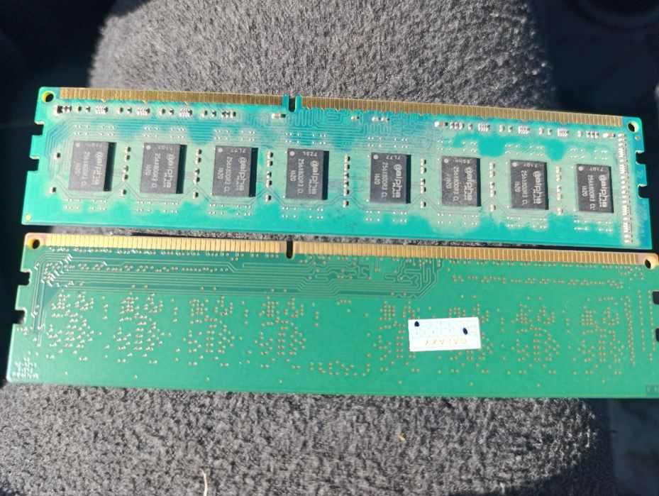 Tzlik xotirasi 4gb 2dona bor