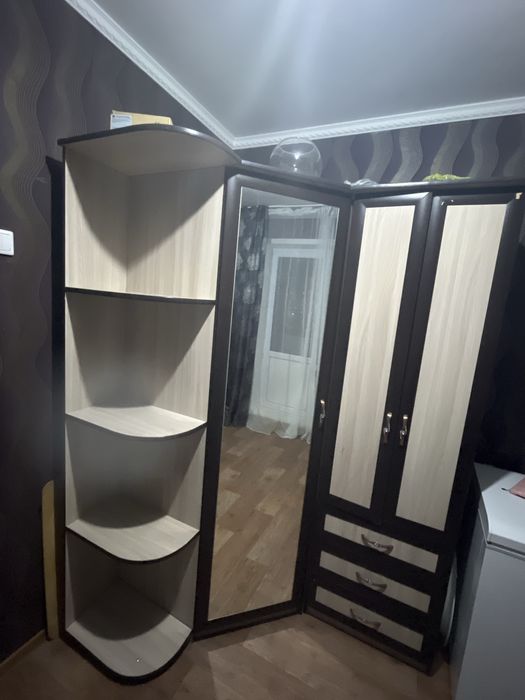 Продам угловой шифоньер