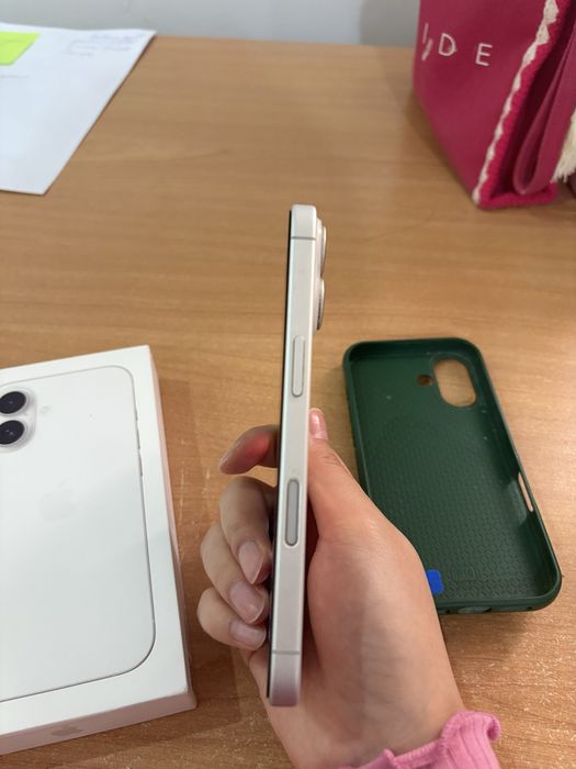 Продам Iphone 16