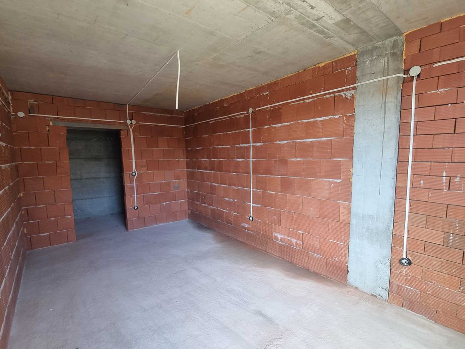 Продава се Тристаен апартамент в Благоевград, Освобождение - 106 кв.м за 1000 €/кв.м - Снимка #1