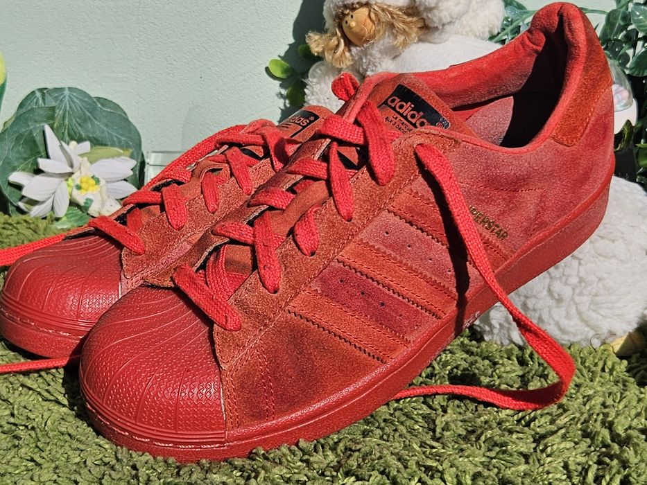 Adidas superstar в червено