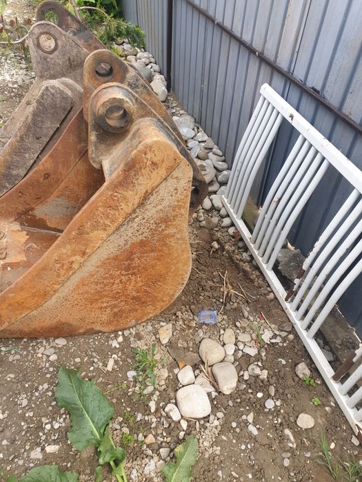 Cupe buldo excavator caterpilar