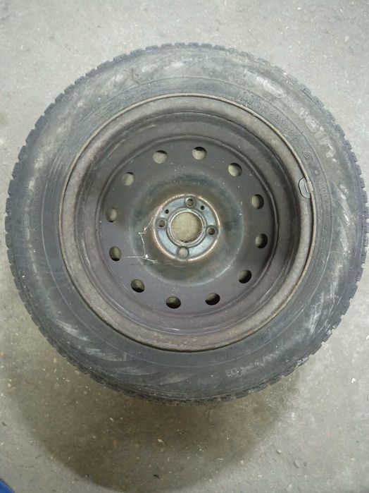 Caucicuri iarna 185/65/15 +jante Logan