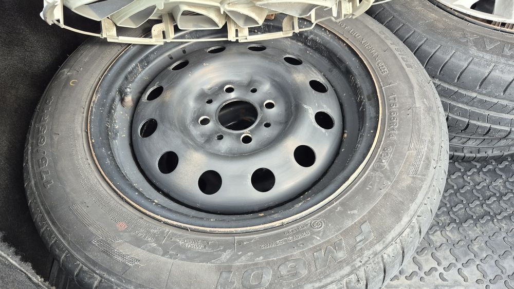 Диска с покрышкой и колпак подарок