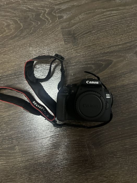 Фотокамера Canon eos 2000d