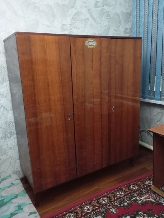 Срочно продам шкаф Российский