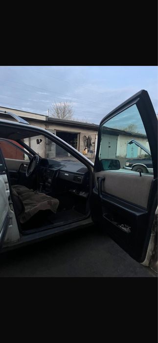 Легковая машина Ауди 100