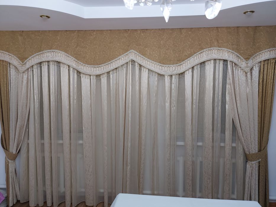 Шторы вместе с тюлем