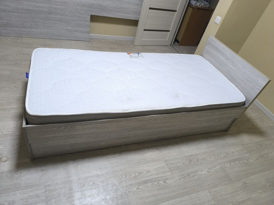 Односпальная кровать 2х0,9 м