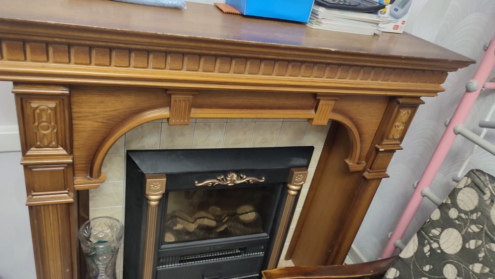 Красивый деревянный камин