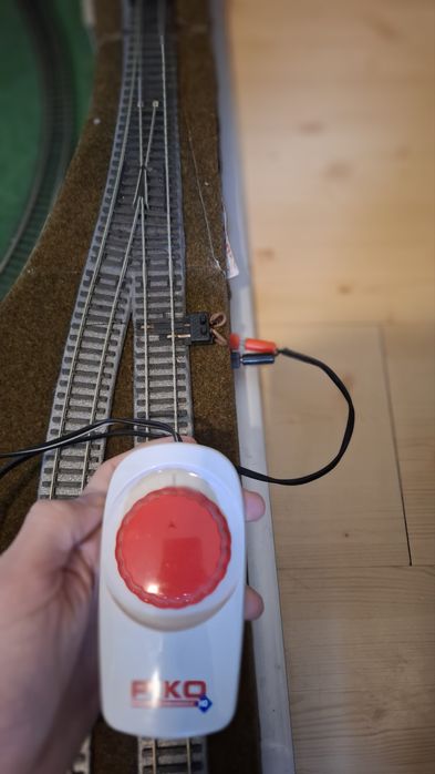 Продавам макет piko + 4 влака + 1 локомотив + 1 къща