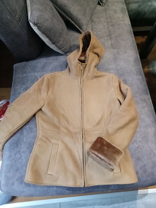 Продавам дамски кожух