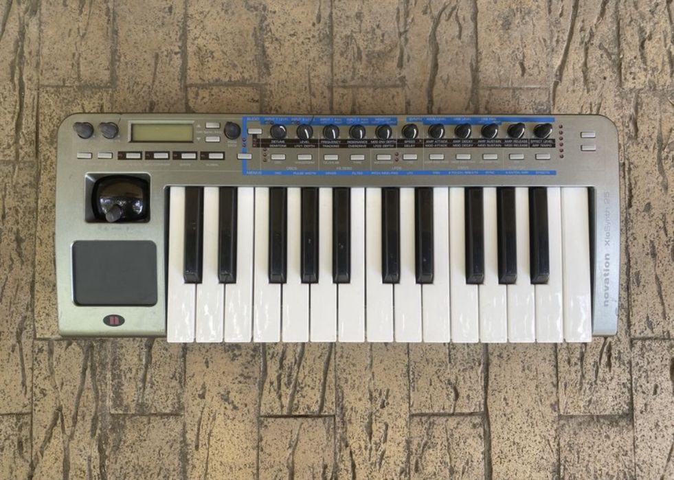 Novation XioSynth x25