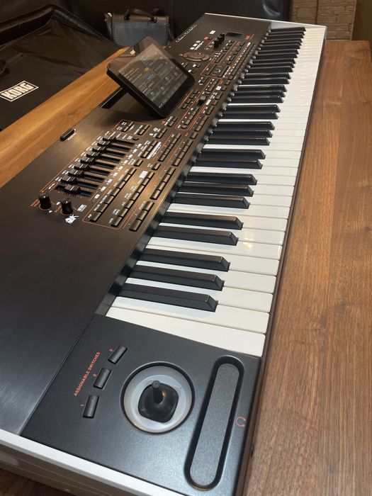 Vând orga  Korg PA4X/76 International