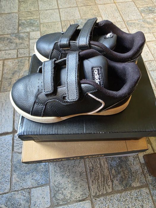 Маратонки Adidas. 26 номер  модел:FW3282.  26
