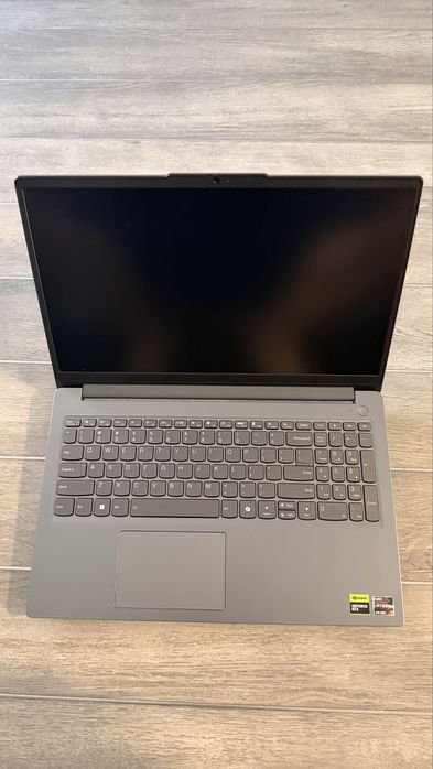 Vand Laptop Gaming LENOVO LOQ si webcam logitech 4k
