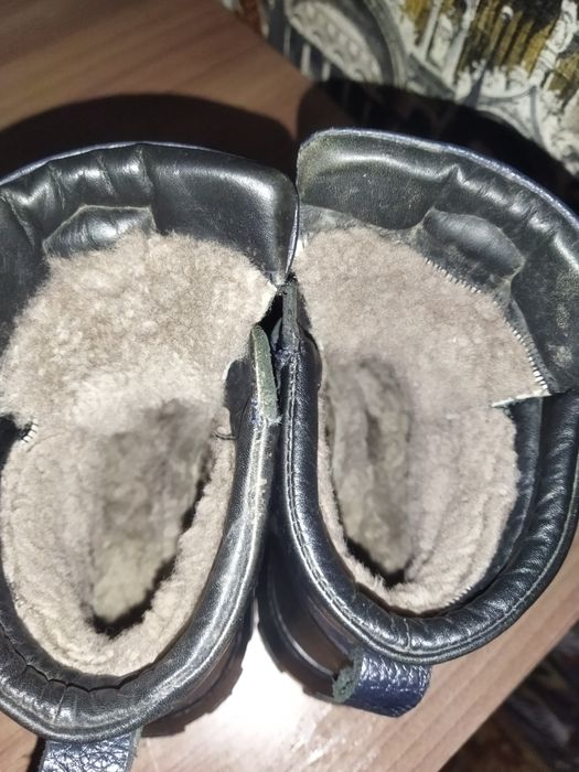 Продам детские ботинки