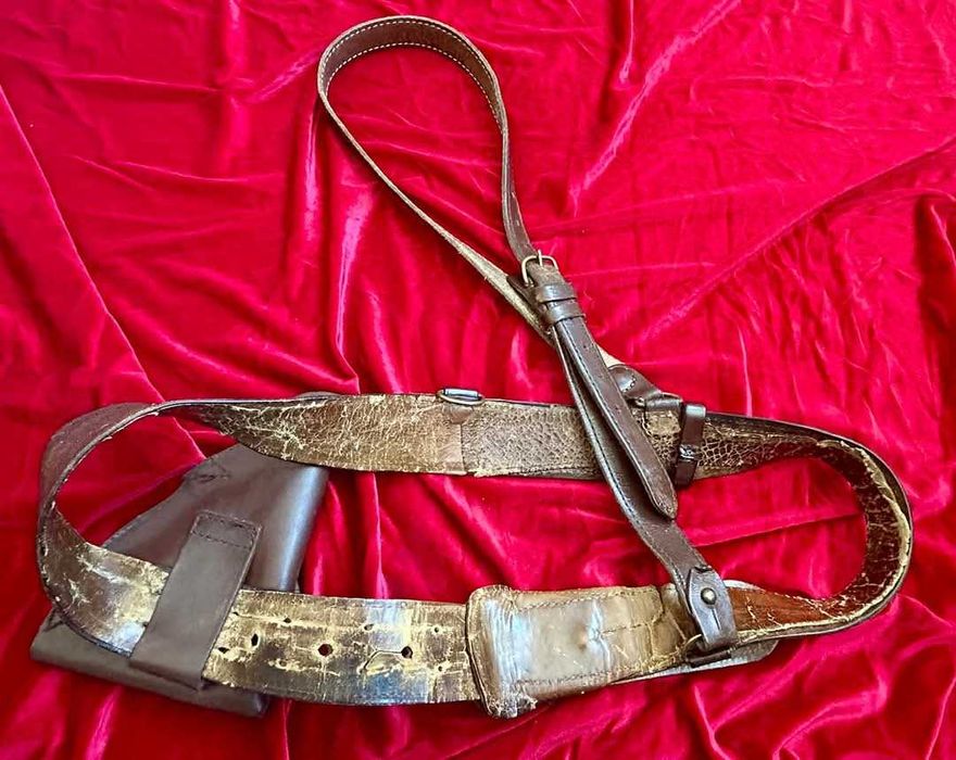 Uniforma militară Subofițer Tancuri cu Centura diagonală și Cizme