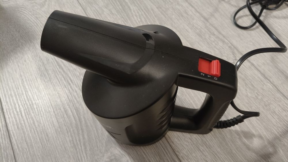 Suflantă electrică de praf