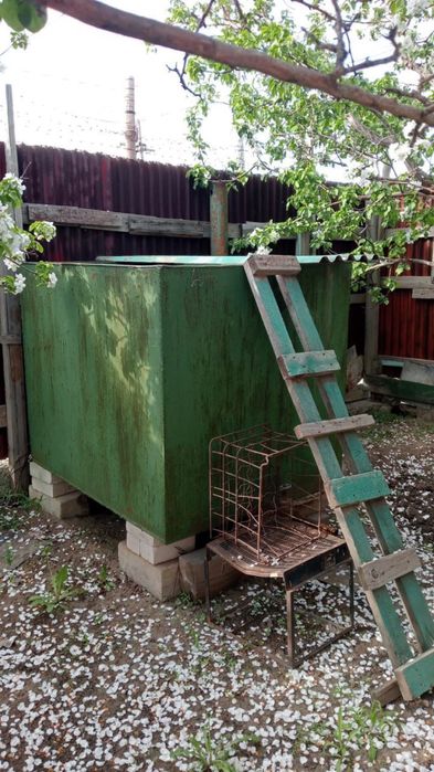 Продам металлическую емкость, бак