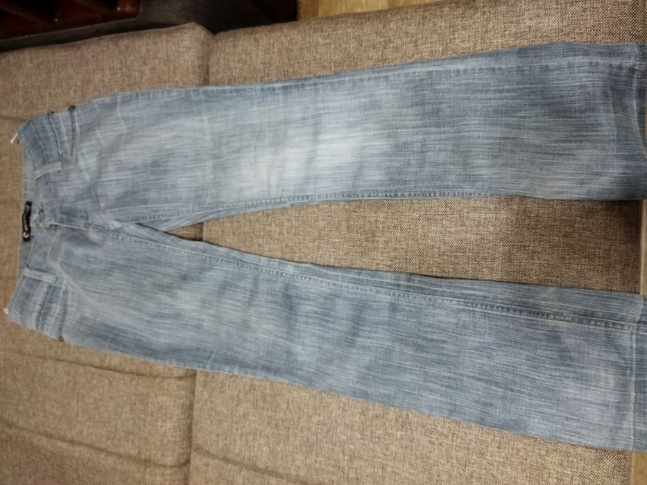 Женские джинсы-рванки 25-26 р и фирменные классические джинсы 28р