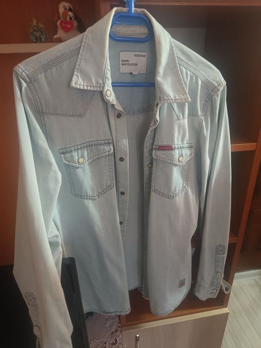 Geaca de blugi purtata