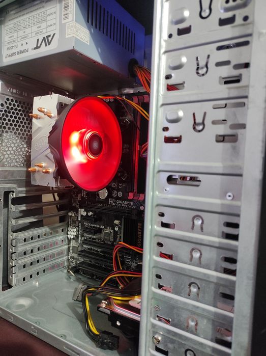 Игровой комплект/ gigabyte ultra B85 + I3 4160 + ram ddr3 1600mhz