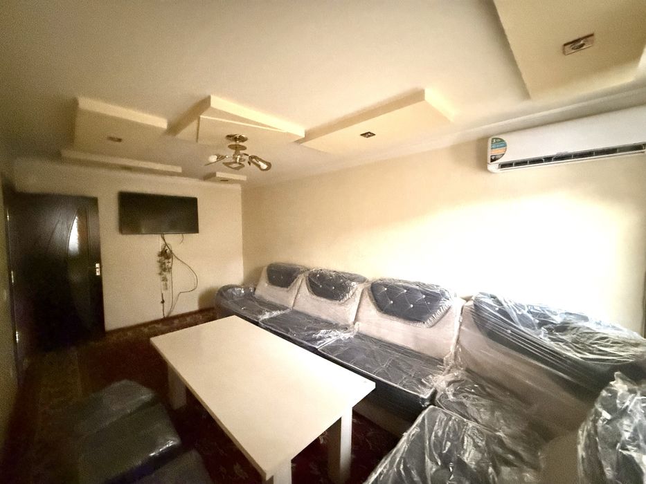 Мархабо.Сдаётся 3х комнатная квартира.14-Школа