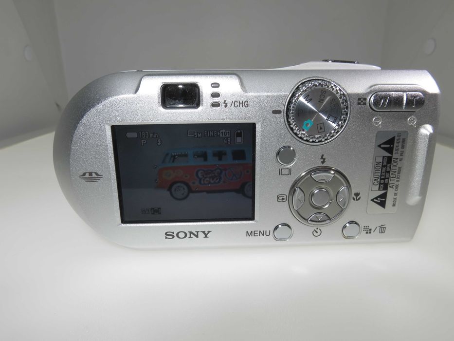 Sony Cyber-shot DSC-P100 ултра компактен цифров фотоапарат, легендарен дизайн един, цифрова камера, сътояние като НОВО работи отлично!