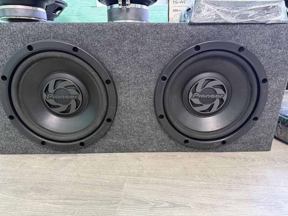 Продаю Pioneer  сабвуфер