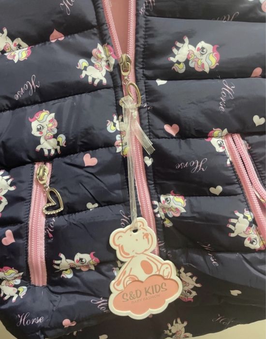 Geaca nouă fetiță