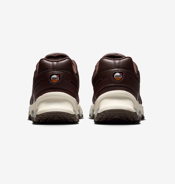 Мъжки снейкъри Nike DN8 LTR SP Baroque Brown