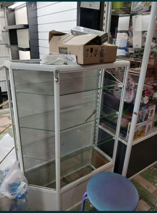 Ветрина дешево продам