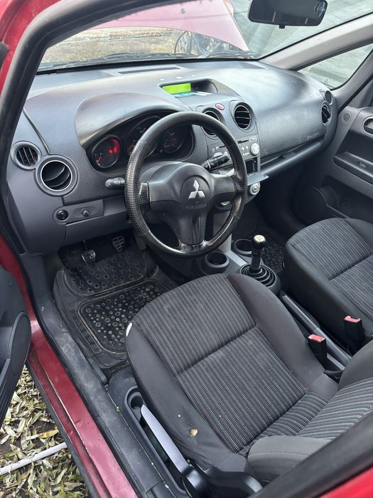 Dezmembrez mitsubishi colt 1.3 benzina