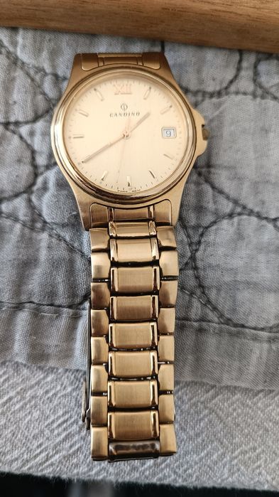 Монети, писалки и часовник.  Всичко общо  - 749 лв.