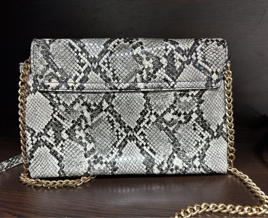 MANGO дамска чанта – змийски принт, верижна дръжка
