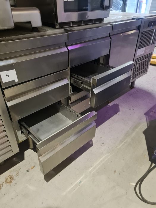 Хладилна маса 2 врати 6 чекмеджетаDesco Refrigerated Workbench