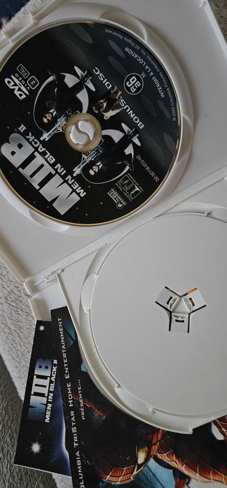 Bărbații în negru II (Men in Black II) film 2 dvd in cutie
