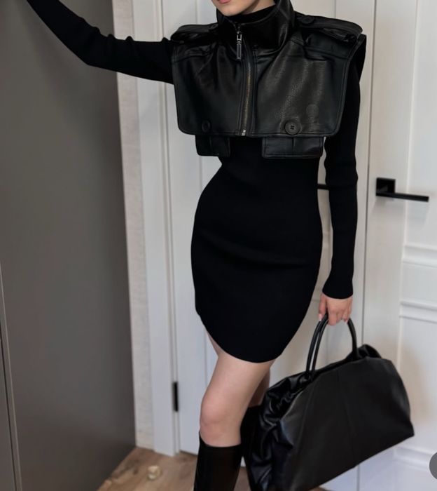 Стильное платье с кожанной накидкой