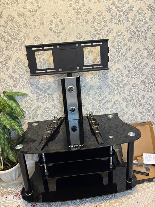 ТВ тумба с кронштейном