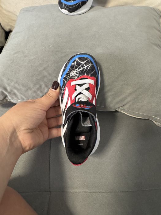 Детски маратонки adidas-spiderman