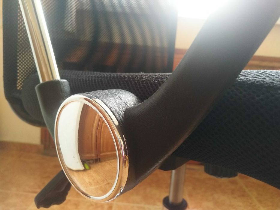 Oфис стол черен & елегантен