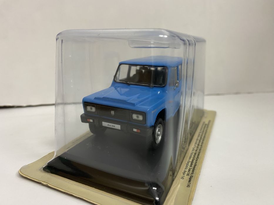 ARO 244 machetă auto scara 1:43(9 cm) Deagostini