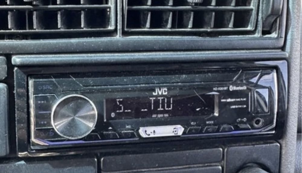 JVC kd-x351bt folosit.