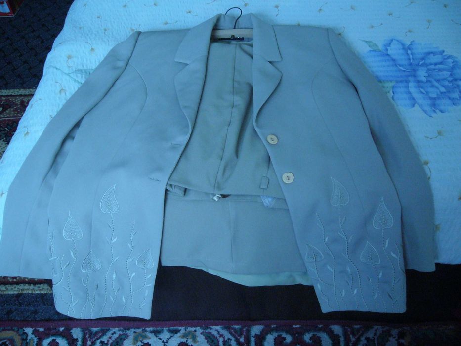 Costume de dama si bluze de dama