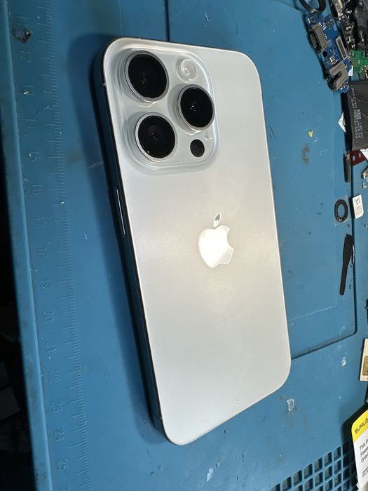 Iphone 15 pro 256gb за части