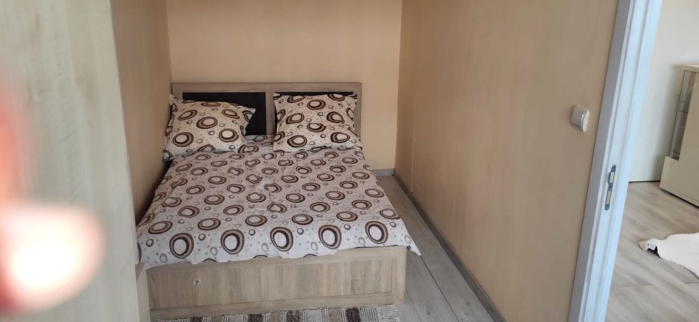 Inchiriez apartament Uta la parter