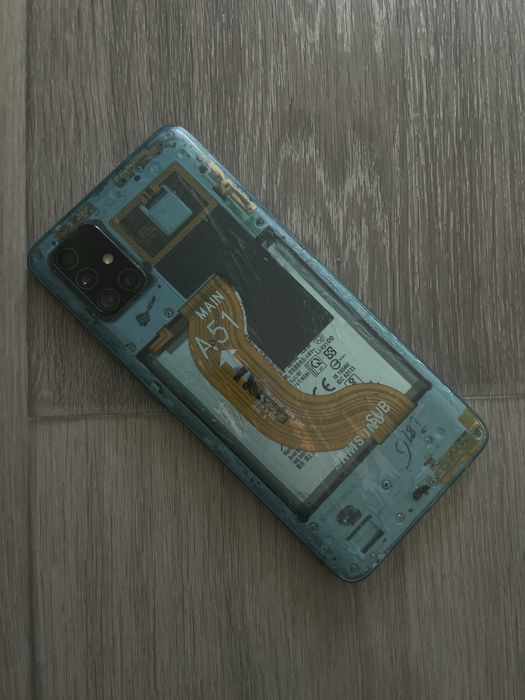 iPhone SE 2016 года и Samsung A51