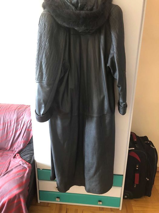 Vând 2 haine de piele naturala ,de dama